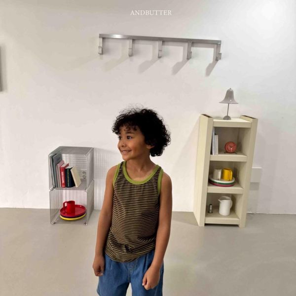 跳色條紋坦克背心 韓國童裝,男童夏裝,中性童裝,童裝推薦,2026夏季童裝,男童穿搭,韓系童裝,中性穿搭,韓國代購