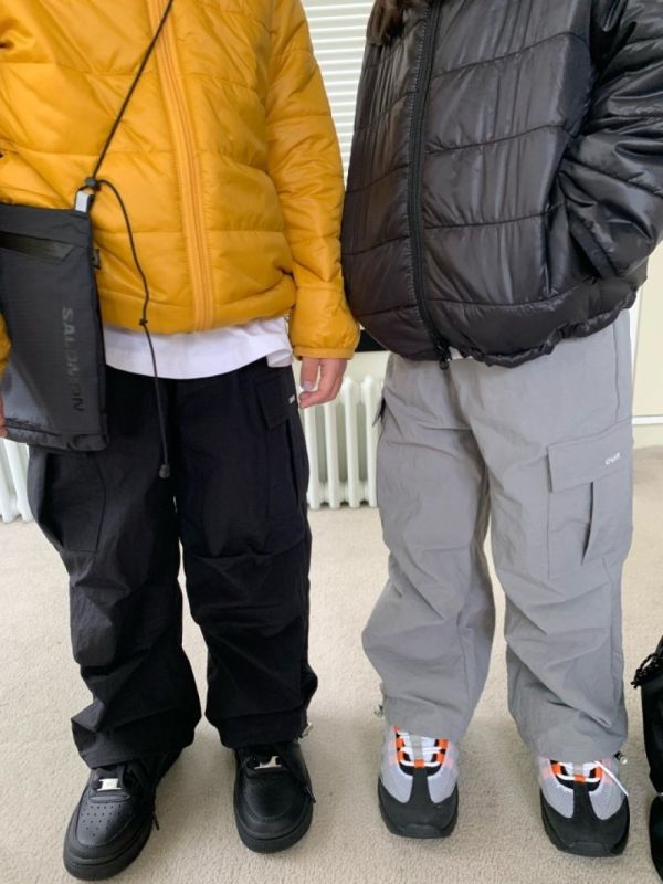 工裝口袋可縮口休閒長褲 韓國童裝,男童秋裝,中性童裝,韓系童裝推薦,2025秋季童裝,韓國男童新款,中性風男童穿搭,秋季男童服飾推薦,小男友穿搭
