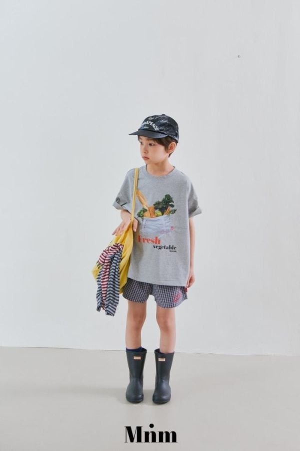 超市購物照片短袖上衣 韓國童裝,男童夏裝,中性童裝,童裝推薦,2026夏季童裝,男童穿搭,韓系童裝,中性穿搭,韓國代購