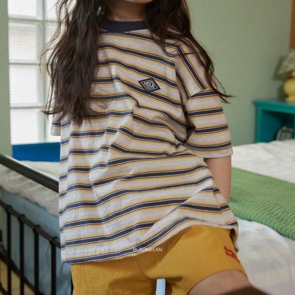 千層條紋短袖上衣 韓國童裝,男童夏裝,中性童裝,童裝推薦,2026夏季童裝,男童穿搭,韓系童裝,中性穿搭,韓國代購