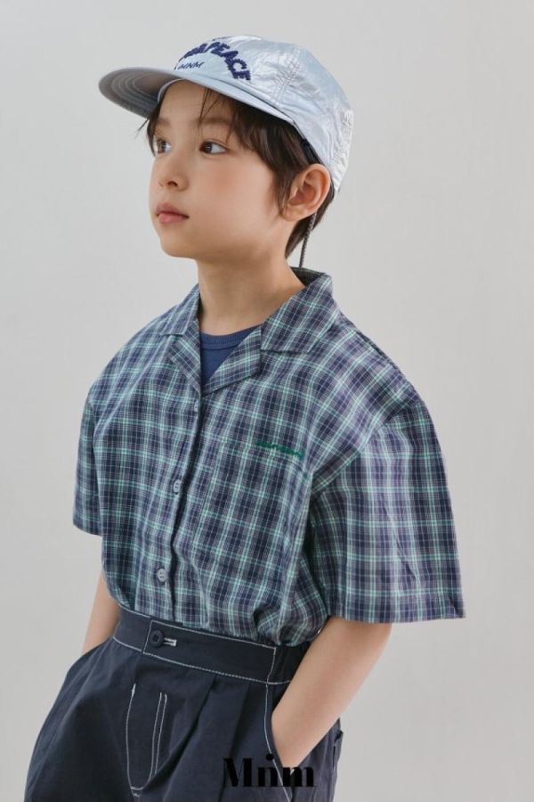 翻領格紋短袖襯衫 韓國童裝,男童夏裝,中性童裝,童裝推薦,2026夏季童裝,男童穿搭,韓系童裝,中性穿搭,韓國代購