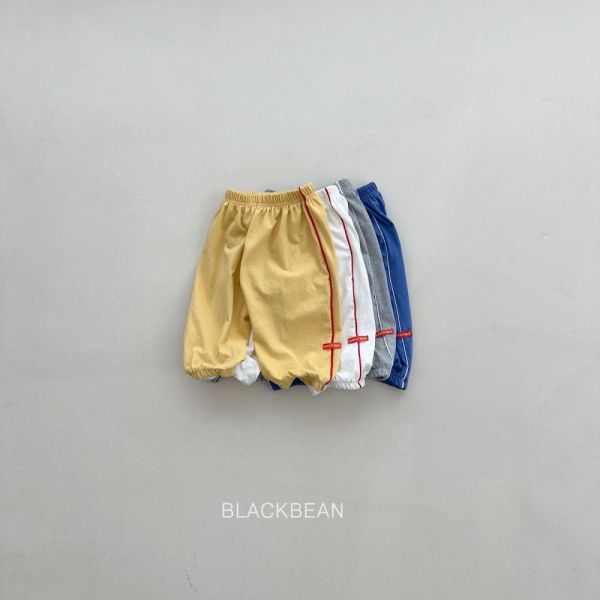紅標滾邊縮口長褲 韓國童裝,男童夏裝,中性童裝,童裝推薦,2026夏季童裝,男童穿搭,韓系童裝,中性穿搭,韓國代購