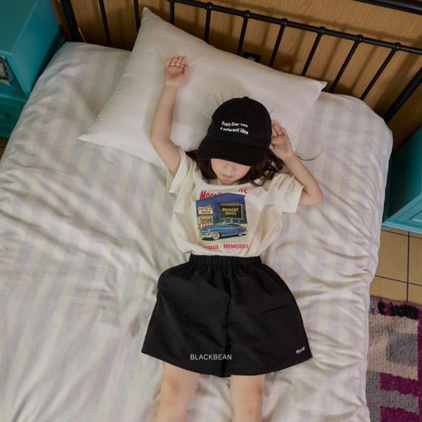 字母印花刷刷休閒短褲 韓國童裝,男童夏裝,中性童裝,童裝推薦,2026夏季童裝,男童穿搭,韓系童裝,中性穿搭,韓國代購