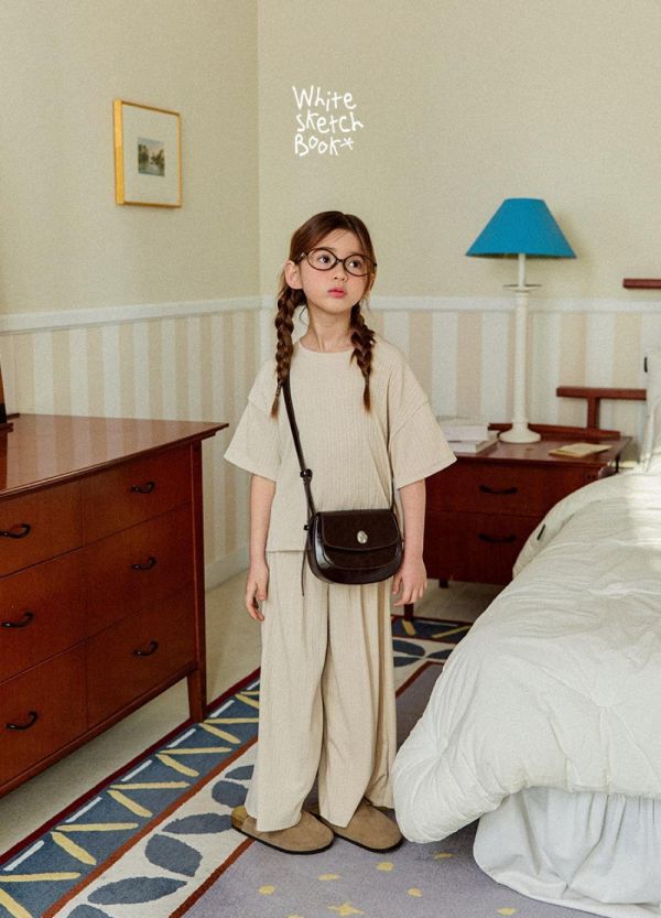 坑條彈彈短袖長褲套裝 韓國童裝,男童夏裝,中性童裝,童裝推薦,2026夏季童裝,男童穿搭,韓系童裝,中性穿搭,韓國代購