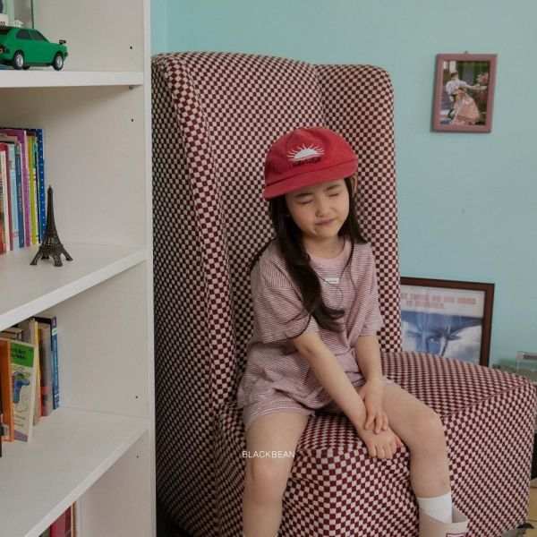 細條紋休閒運動套裝 韓國童裝,男童夏裝,中性童裝,童裝推薦,2026夏季童裝,男童穿搭,韓系童裝,中性穿搭,韓國代購