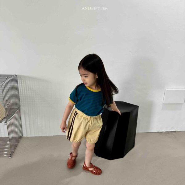 雙線織帶縮口運動短褲 韓國童裝,男童夏裝,中性童裝,童裝推薦,2026夏季童裝,男童穿搭,韓系童裝,中性穿搭,韓國代購