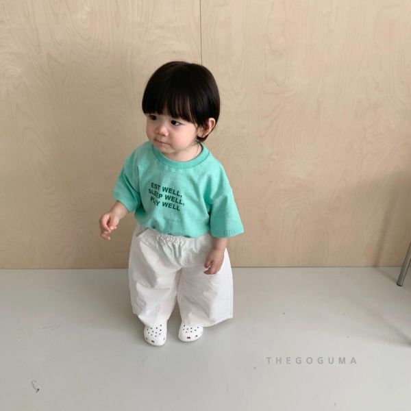 簡約字母短袖上衣 韓國童裝,男童夏裝,中性童裝,童裝推薦,2026夏季童裝,男童穿搭,韓系童裝,中性穿搭,韓國代購