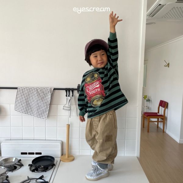 壓扁的罐頭條紋長袖上衣 韓國童裝,男童秋裝,中性童裝,韓系童裝推薦,2025秋季童裝,韓國男童新款,中性風男童穿搭,秋季男童服飾推薦,小男友穿搭