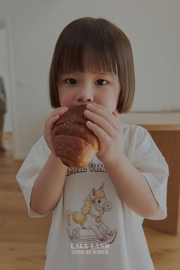 古早味搖搖馬'短袖上衣 韓國童裝,男童夏裝,中性童裝,童裝推薦,2026夏季童裝,男童穿搭,韓系童裝,中性穿搭,韓國代購