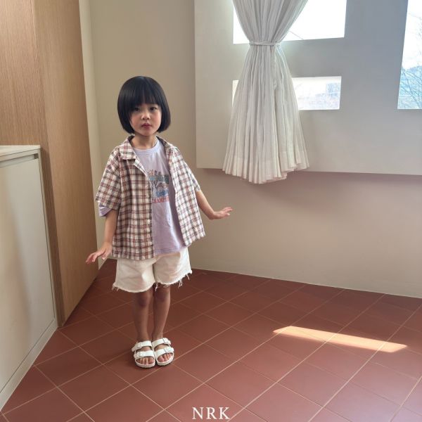 四季百搭抽鬚牛仔短褲 韓國童裝,質感童裝,童裝推薦,韓系風格,男女童裝,韓風穿搭,韓國代購,韓國空運,親子穿搭