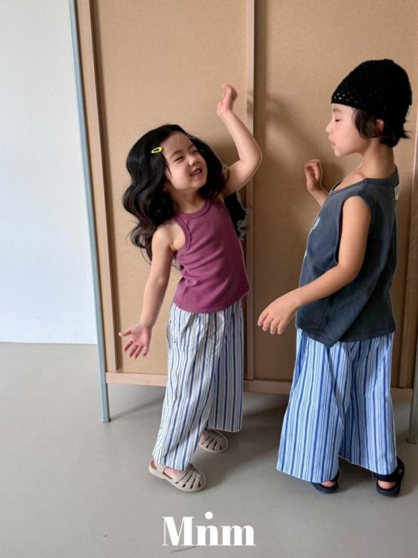 渡假風直條紋休閒長褲 韓國童裝,男童夏裝,中性童裝,童裝推薦,2026夏季童裝,男童穿搭,韓系童裝,中性穿搭,韓國代購