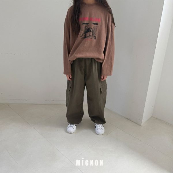 工裝風側口袋縮口休閒長褲 韓國童裝,男童秋裝,中性童裝,韓系童裝推薦,2025秋季童裝,韓國男童新款,中性風男童穿搭,秋季男童服飾推薦,小男友穿搭