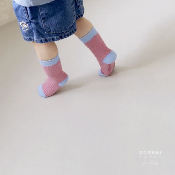 雙色中筒襪三入組 韓國童裝,質感童裝,童裝推薦,韓系風格,男女童裝,韓風穿搭,韓國代購,韓國空運,親子穿搭,韓國童襪