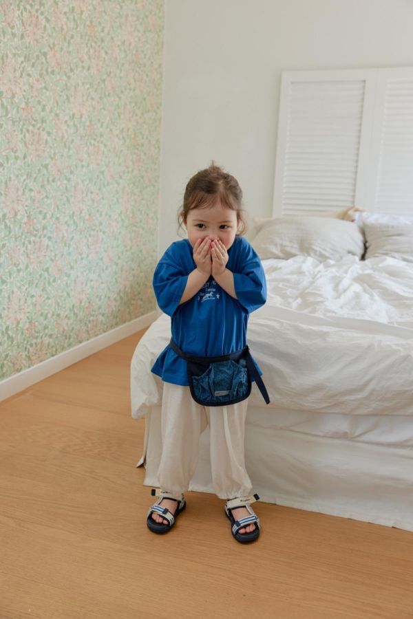 日常素色縮口運動長褲 韓國童裝,男童夏裝,中性童裝,童裝推薦,2026夏季童裝,男童穿搭,韓系童裝,中性穿搭,韓國代購