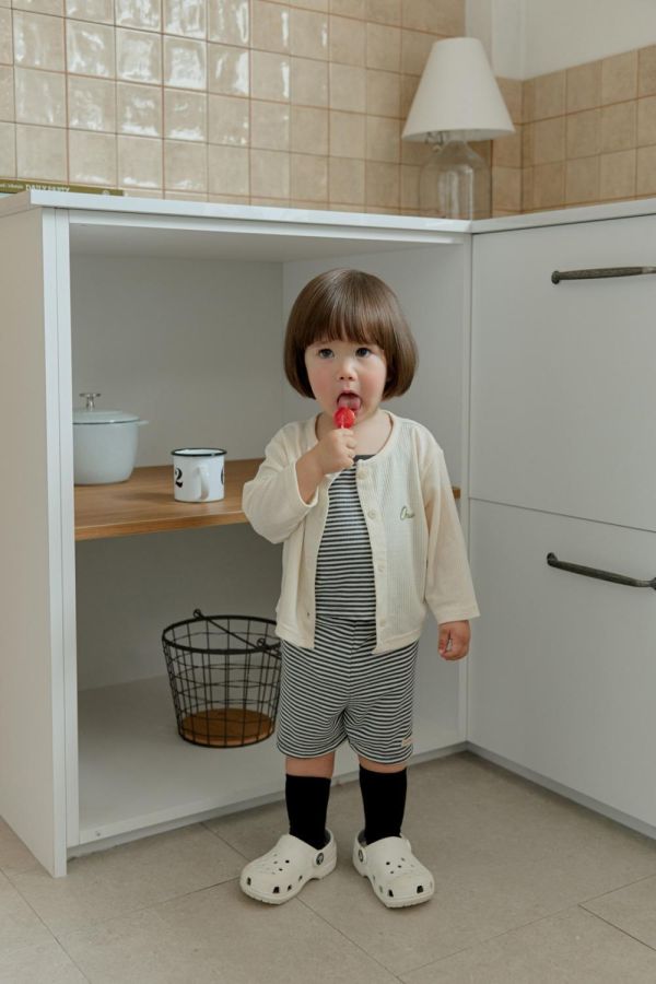 刺繡排扣螺紋小外套 韓國童裝,男童夏裝,中性童裝,童裝推薦,2026夏季童裝,男童穿搭,韓系童裝,中性穿搭,韓國代購