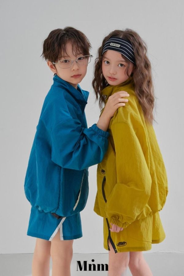 滾邊拉鍊防風薄外套 韓國童裝,男童夏裝,中性童裝,童裝推薦,2026夏季童裝,男童穿搭,韓系童裝,中性穿搭,韓國代購