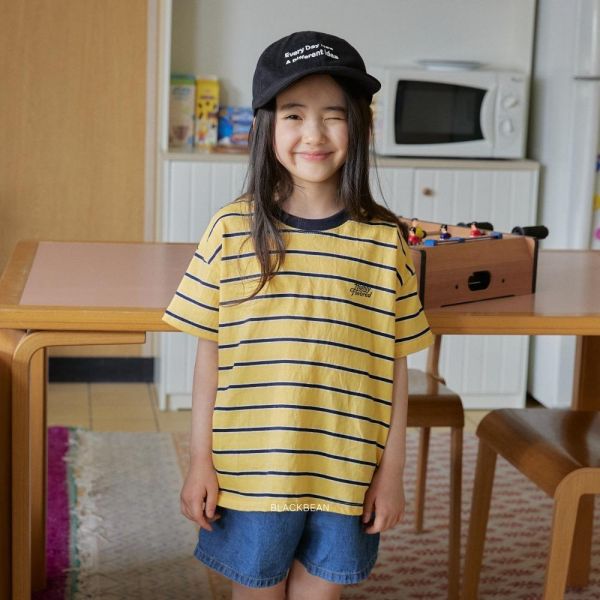基礎條紋短袖上衣 韓國童裝,男童夏裝,中性童裝,童裝推薦,2026夏季童裝,男童穿搭,韓系童裝,中性穿搭,韓國代購