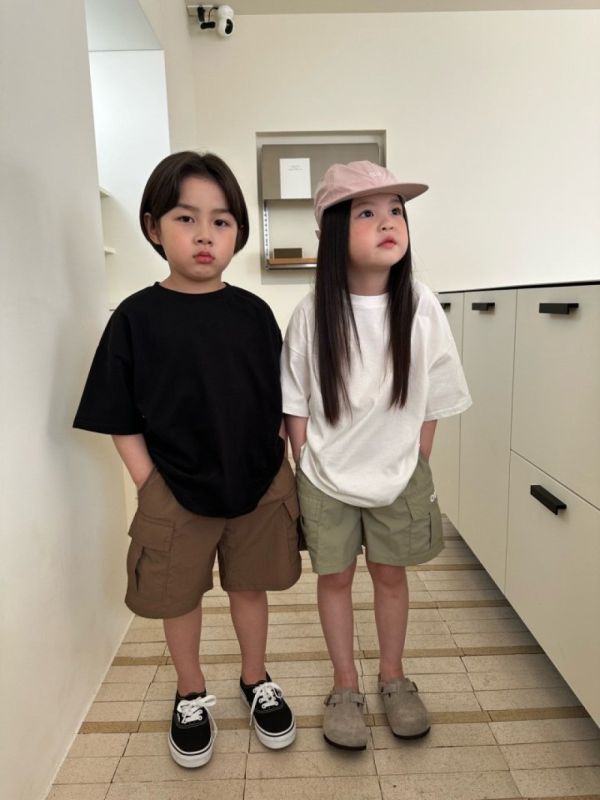 素色觸感柔軟絲光棉短袖上衣 韓國童裝,質感童裝,童裝推薦,韓系風格,男女童裝,韓風穿搭,韓國代購,韓國空運,親子穿搭
