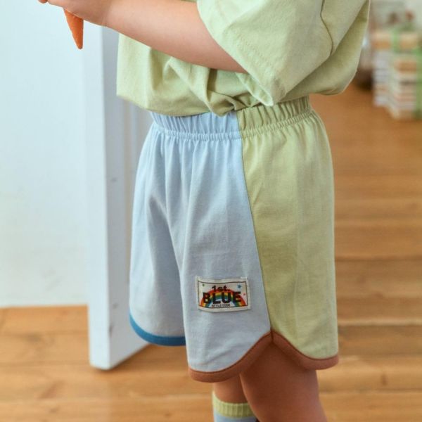 繽紛拼接圓弧短褲 韓國童裝,男童夏裝,中性童裝,童裝推薦,2026夏季童裝,男童穿搭,韓系童裝,中性穿搭,韓國代購