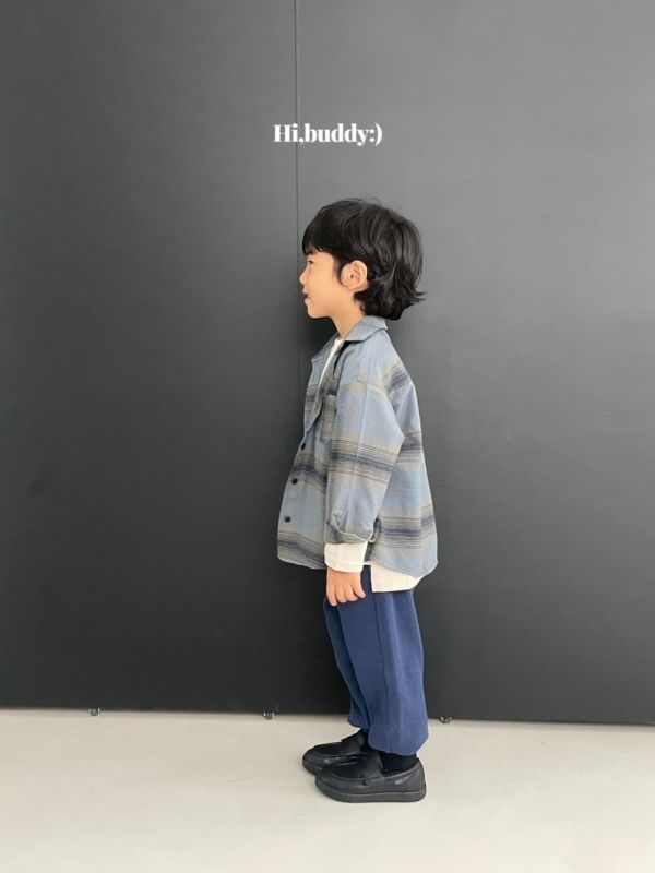 美式層次格紋翻領襯衫 韓國童裝,男童秋裝,中性童裝,韓系童裝推薦,2025秋季童裝,韓國男童新款,中性風男童穿搭,秋季男童服飾推薦,小男友穿搭