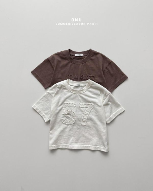 補丁57短袖上衣 韓國童裝,男童夏裝,中性童裝,童裝推薦,2026夏季童裝,男童穿搭,韓系童裝,中性穿搭,韓國代購