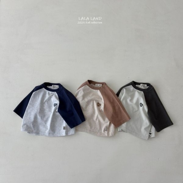 愛心LALA插肩七分袖上衣 韓國童裝,男童秋裝,中性童裝,韓系童裝推薦,2025秋季童裝,韓國男童新款,中性風男童穿搭,秋季男童服飾推薦,小男友穿搭