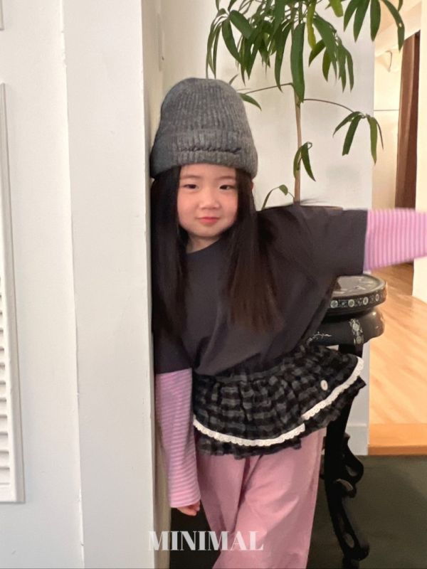 假兩件拼接條紋長袖上衣 韓國童裝,男童秋裝,中性童裝,韓系童裝推薦,2025秋季童裝,韓國男童新款,中性風男童穿搭,秋季男童服飾推薦,小男友穿搭