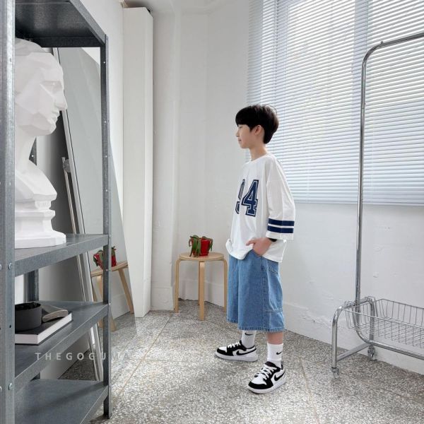 基礎剪裁牛仔百慕達短褲 韓國童裝,男童夏裝,中性童裝,童裝推薦,2026夏季童裝,男童穿搭,韓系童裝,中性穿搭,韓國代購