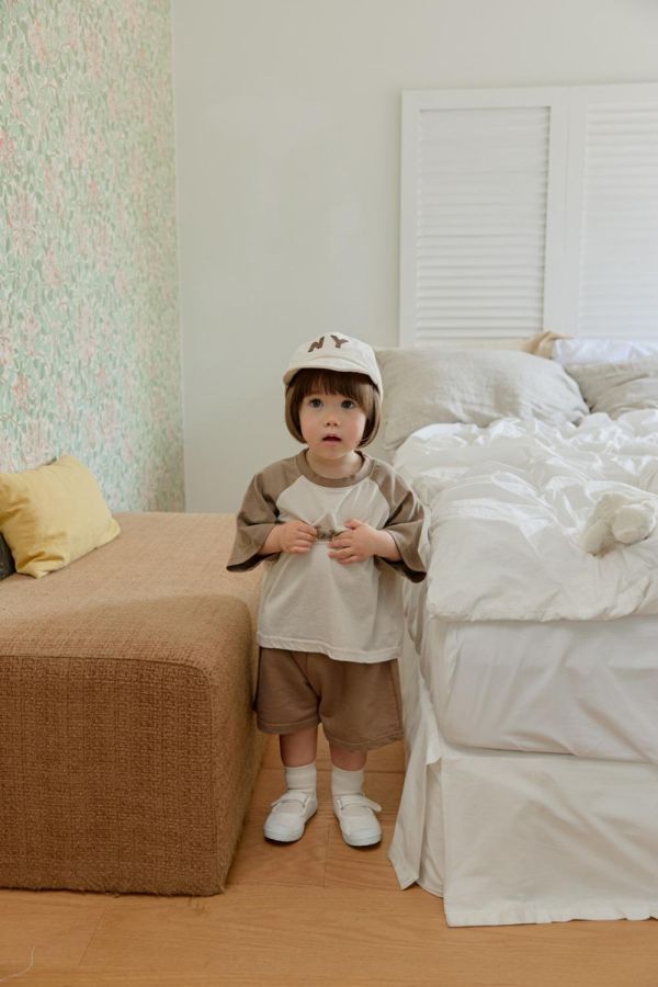 日常素色休閒短褲 韓國童裝,男童夏裝,中性童裝,童裝推薦,2026夏季童裝,男童穿搭,韓系童裝,中性穿搭,韓國代購