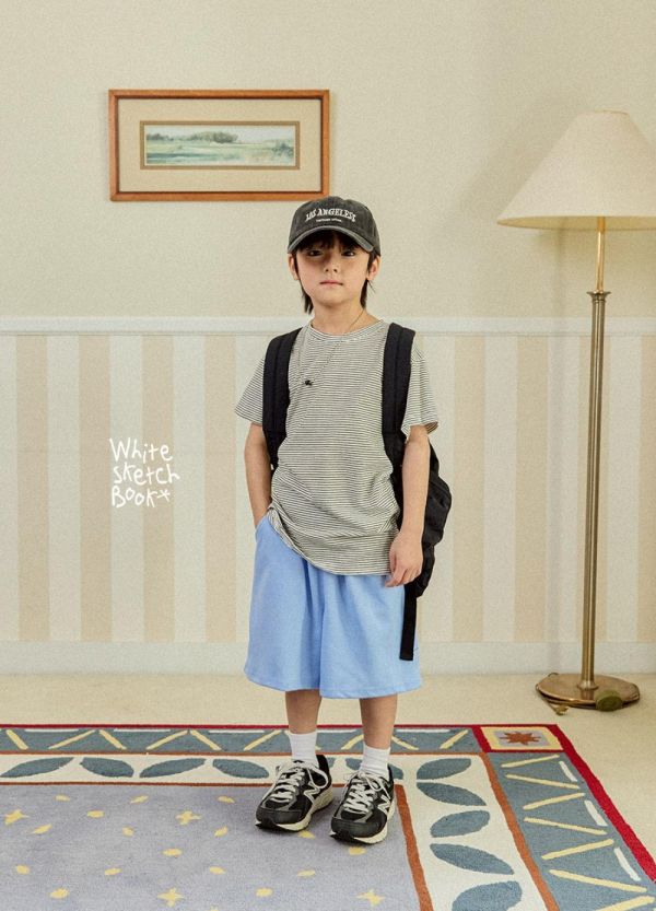 日常輕鬆素色運動短褲 韓國童裝,男童夏裝,中性童裝,童裝推薦,2026夏季童裝,男童穿搭,韓系童裝,中性穿搭,韓國代購