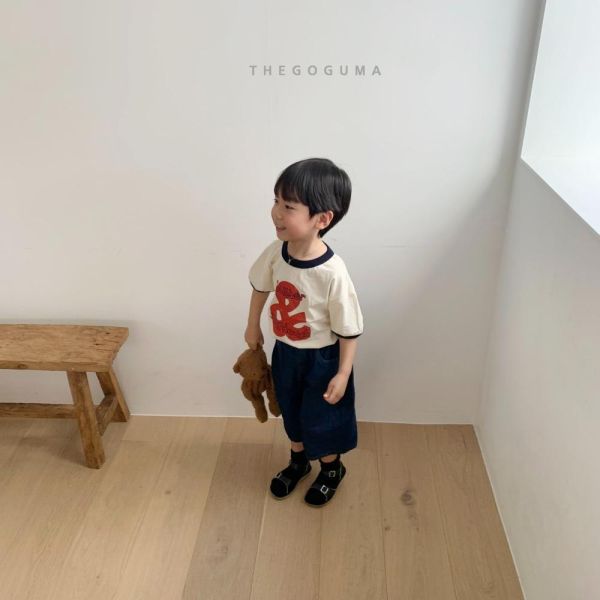 刺繡線條牛仔八分寬版長褲 韓國童裝,男童夏裝,中性童裝,童裝推薦,2026夏季童裝,男童穿搭,韓系童裝,中性穿搭,韓國代購