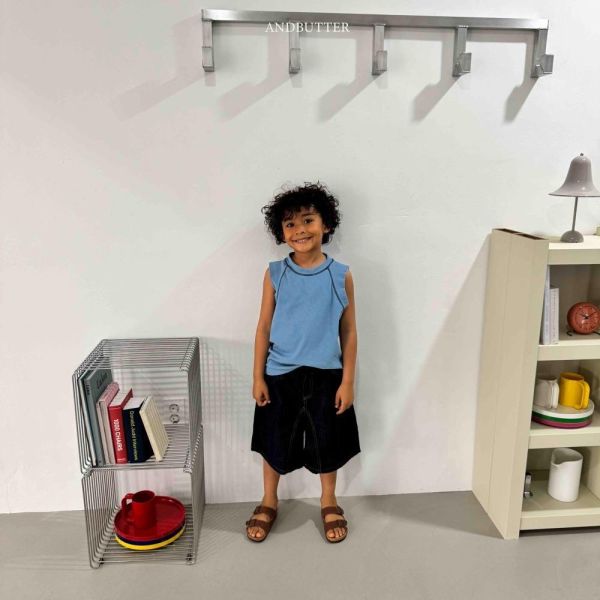 裝試車線寬版背心 韓國童裝,男童夏裝,中性童裝,童裝推薦,2026夏季童裝,男童穿搭,韓系童裝,中性穿搭,韓國代購