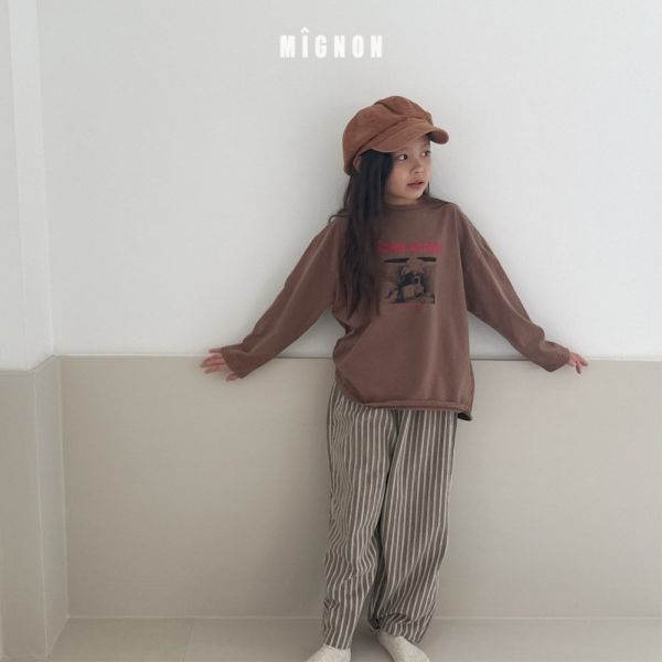 無印風直條紋休閒長褲 韓國童裝,男童秋裝,中性童裝,韓系童裝推薦,2025秋季童裝,韓國男童新款,中性風男童穿搭,秋季男童服飾推薦,小男友穿搭