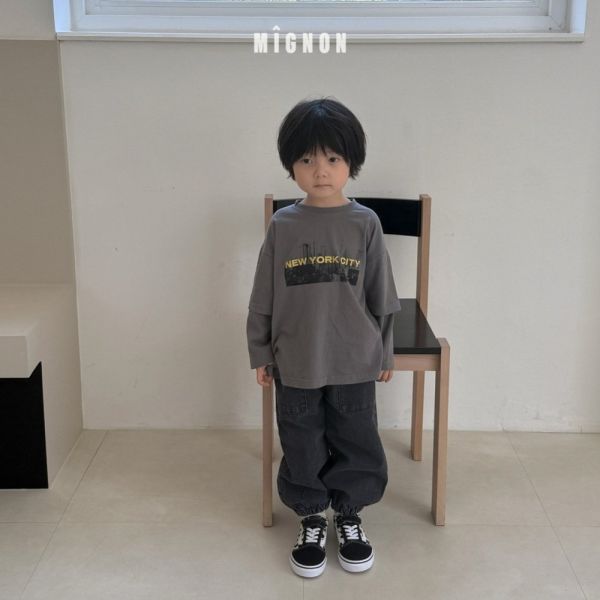 城市照片假兩件長袖上衣 韓國童裝,男童秋裝,中性童裝,韓系童裝推薦,2025秋季童裝,韓國男童新款,中性風男童穿搭,秋季男童服飾推薦,小男友穿搭