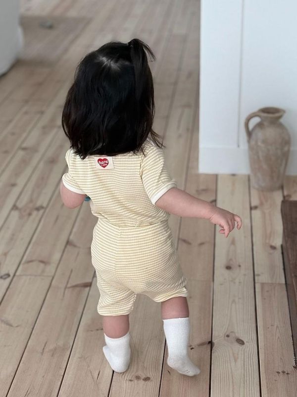條紋鬆餅格居家服套裝 韓國童裝,男童夏裝,中性童裝,童裝推薦,2026夏季童裝,男童穿搭,韓系童裝,中性穿搭,韓國代購
