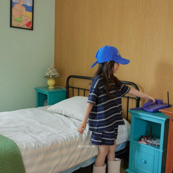 層次條紋休閒運動套裝 韓國童裝,男童夏裝,中性童裝,童裝推薦,2026夏季童裝,男童穿搭,韓系童裝,中性穿搭,韓國代購