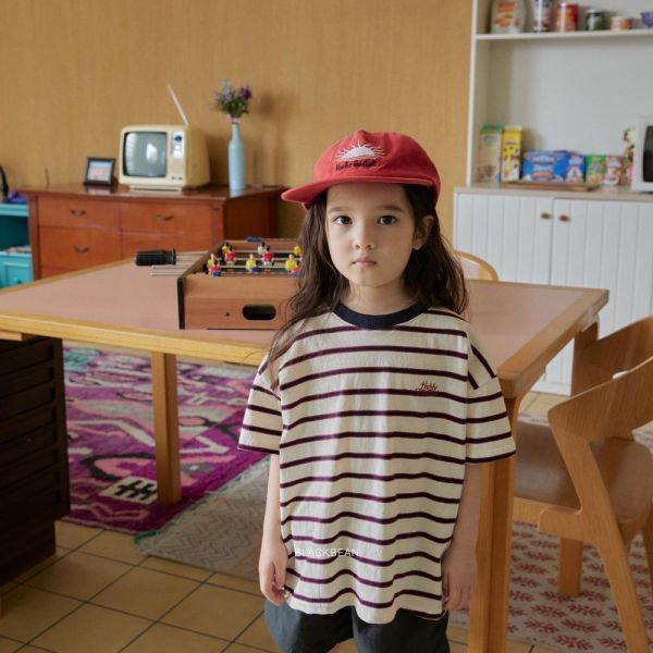 基礎條紋短袖上衣 韓國童裝,男童夏裝,中性童裝,童裝推薦,2026夏季童裝,男童穿搭,韓系童裝,中性穿搭,韓國代購