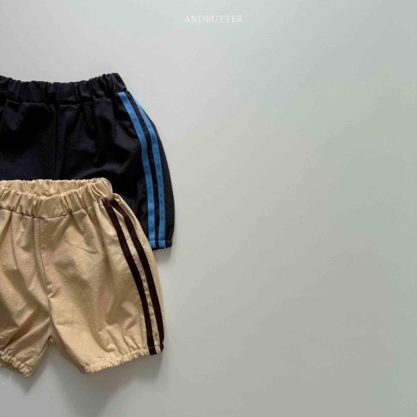 雙線織帶縮口運動短褲 韓國童裝,男童夏裝,中性童裝,童裝推薦,2026夏季童裝,男童穿搭,韓系童裝,中性穿搭,韓國代購
