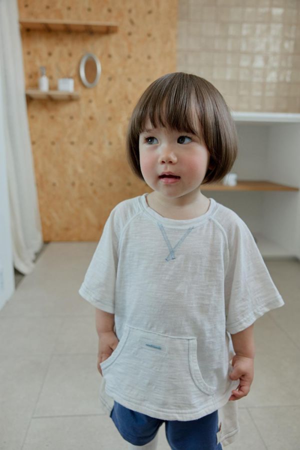 撞色車線袋鼠口袋短袖上衣 韓國童裝,男童夏裝,中性童裝,童裝推薦,2026夏季童裝,男童穿搭,韓系童裝,中性穿搭,韓國代購