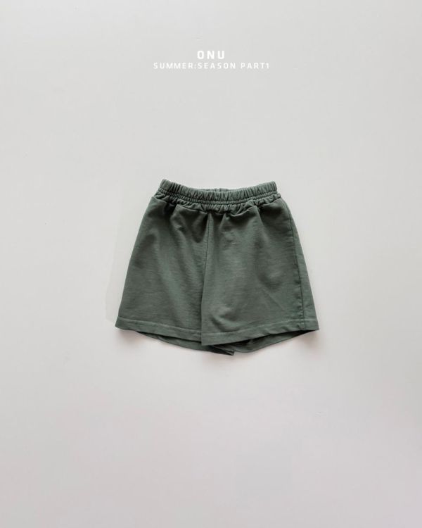 日常素色休閒短褲 韓國童裝,男童夏裝,中性童裝,童裝推薦,2026夏季童裝,男童穿搭,韓系童裝,中性穿搭,韓國代購