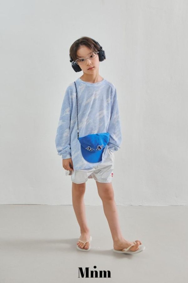 科技感金屬光澤短褲 韓國童裝,男童夏裝,中性童裝,童裝推薦,2026夏季童裝,男童穿搭,韓系童裝,中性穿搭,韓國代購