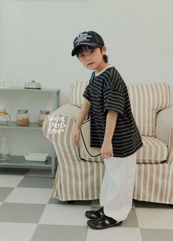 紋理皺褶縮口休閒長褲 韓國童裝,男童夏裝,中性童裝,童裝推薦,2026夏季童裝,男童穿搭,韓系童裝,中性穿搭,韓國代購