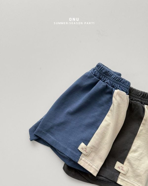 雙色拼接運動短褲 韓國童裝,男童夏裝,中性童裝,童裝推薦,2026夏季童裝,男童穿搭,韓系童裝,中性穿搭,韓國代購