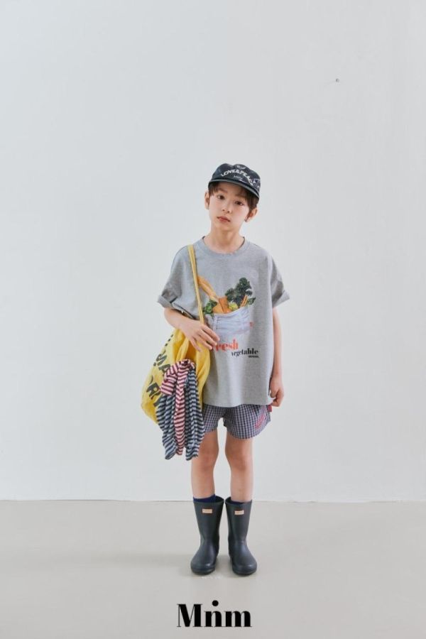 超市購物照片短袖上衣 韓國童裝,男童夏裝,中性童裝,童裝推薦,2026夏季童裝,男童穿搭,韓系童裝,中性穿搭,韓國代購