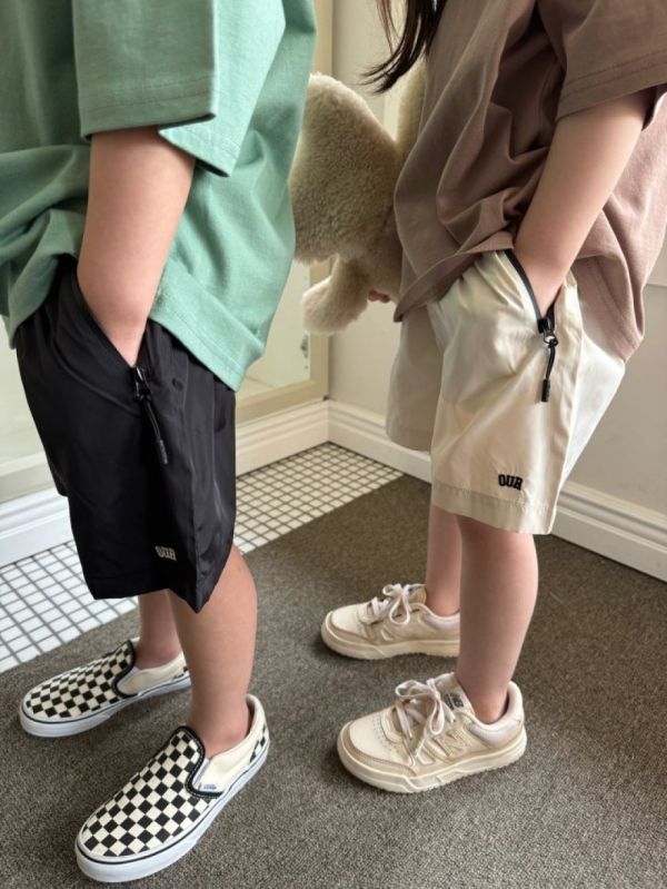 輕便拉鍊口袋運動短褲 韓國童裝,質感童裝,童裝推薦,韓系風格,男女童裝,韓風穿搭,韓國代購,韓國空運,親子穿搭