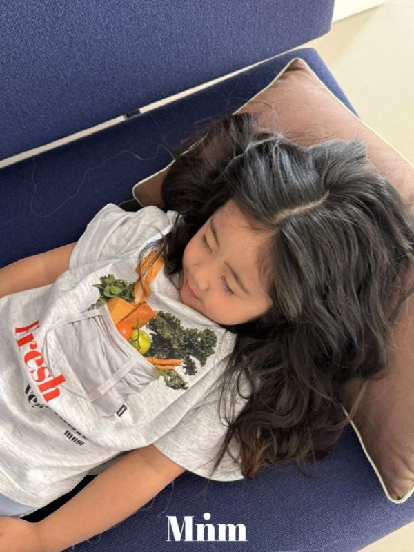 超市購物照片短袖上衣 韓國童裝,男童夏裝,中性童裝,童裝推薦,2026夏季童裝,男童穿搭,韓系童裝,中性穿搭,韓國代購