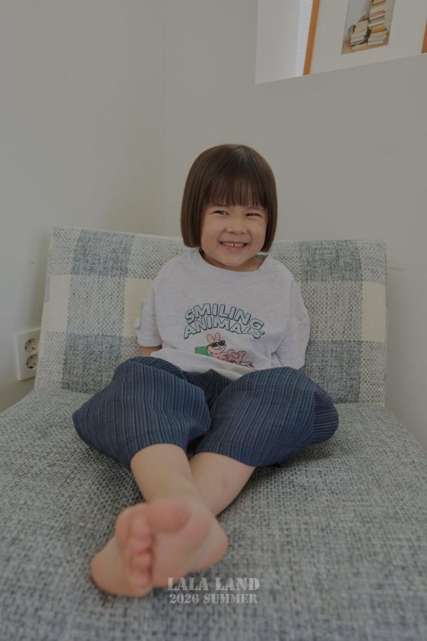 自然感線條休閒長褲 韓國童裝,男童夏裝,中性童裝,童裝推薦,2026夏季童裝,男童穿搭,韓系童裝,中性穿搭,韓國代購