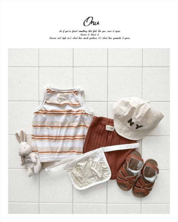 雙色條紋削肩背心 韓國童裝,男童夏裝,中性童裝,童裝推薦,2026夏季童裝,男童穿搭,韓系童裝,中性穿搭,韓國代購