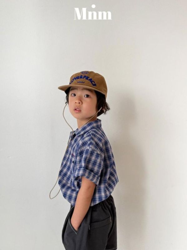 翻領格紋短袖襯衫 韓國童裝,男童夏裝,中性童裝,童裝推薦,2026夏季童裝,男童穿搭,韓系童裝,中性穿搭,韓國代購