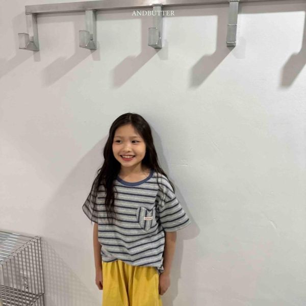 愛心口袋條紋短袖上衣 韓國童裝,男童夏裝,中性童裝,童裝推薦,2026夏季童裝,男童穿搭,韓系童裝,中性穿搭,韓國代購